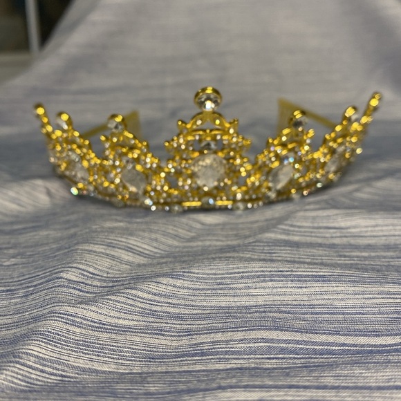 Elegant Metal Gold Tone Tiara with Crystal Accents - Picture 9 of 9